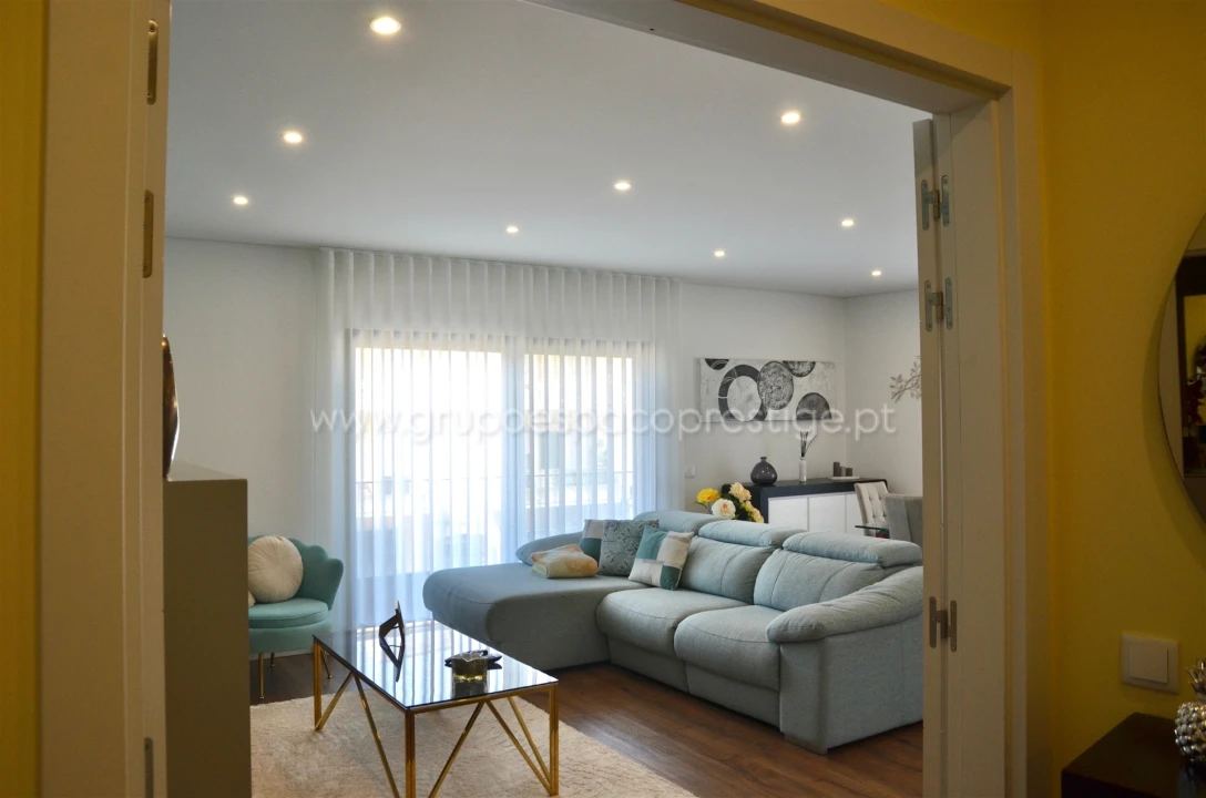 Apartamento T3 para Venda em Quelfes Foto 10