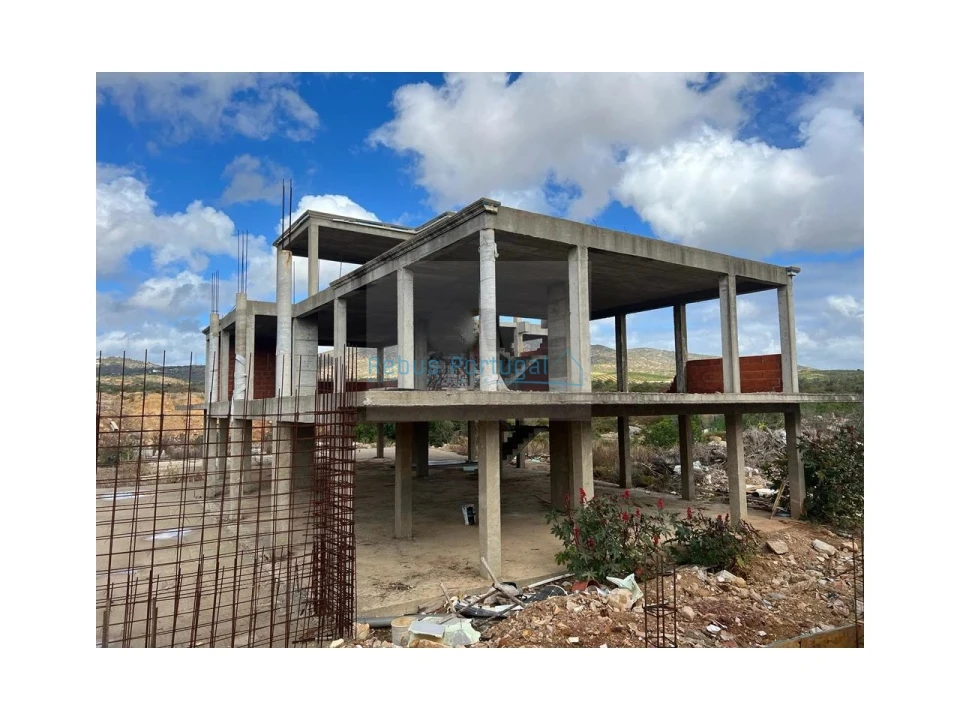 Terreno para Venda em Quelfes Foto 1