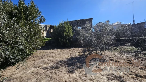 Moradia T0 para Venda em Melo e Nabais