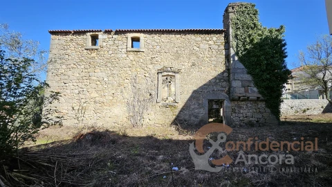 Moradia T0 para Venda em Melo e Nabais