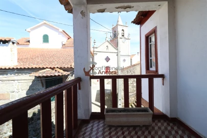 Moradia T5 para Venda em Figueiro da Granja