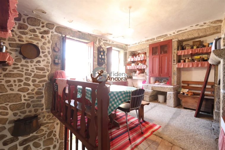 Moradia T5 para Venda em Figueiro da Granja Foto 16