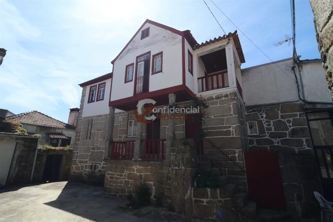 Moradia T5 para Venda em Figueiro da Granja Foto 1