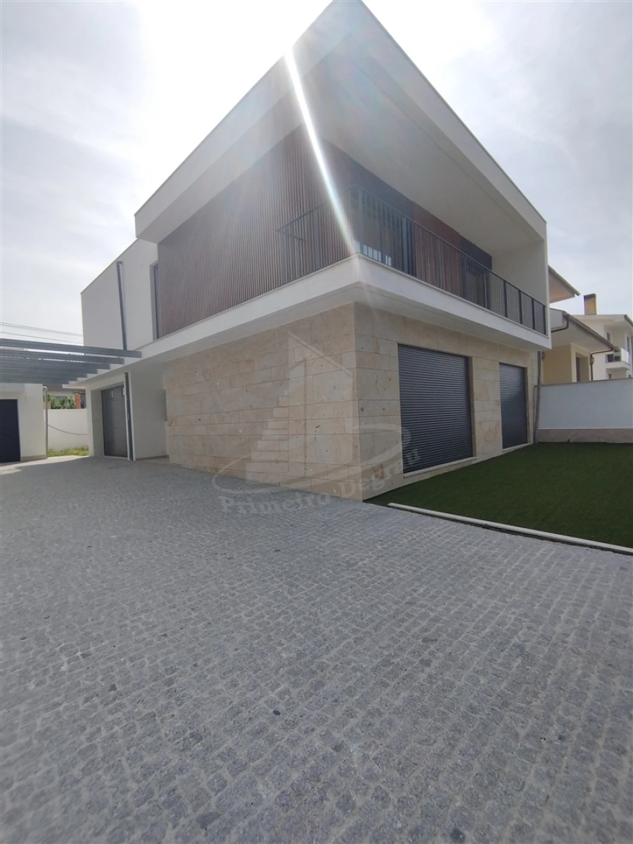 Moradia T4 para Venda em Palmeira Foto 3