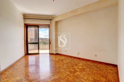 Apartamento T3 para Venda em Aver-O-Mar, Amorim e Terroso