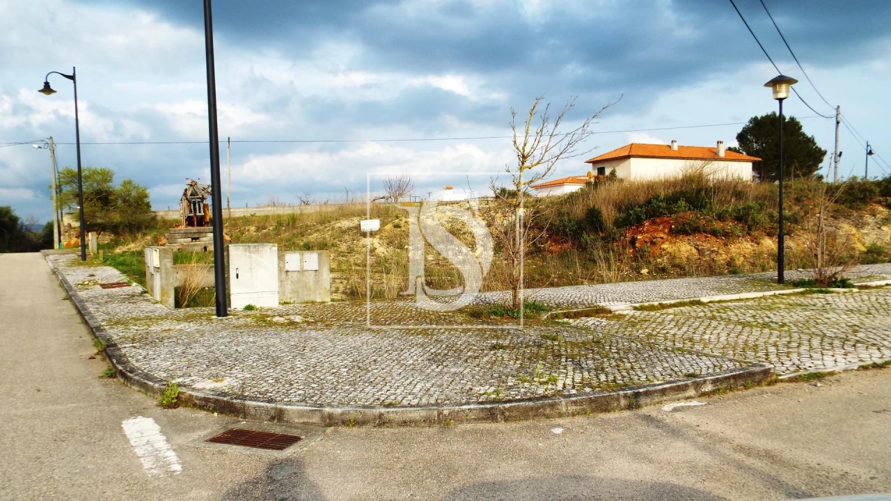 Terreno para Venda em São João Baptista e Santa Maria dos Olivais Foto 3
