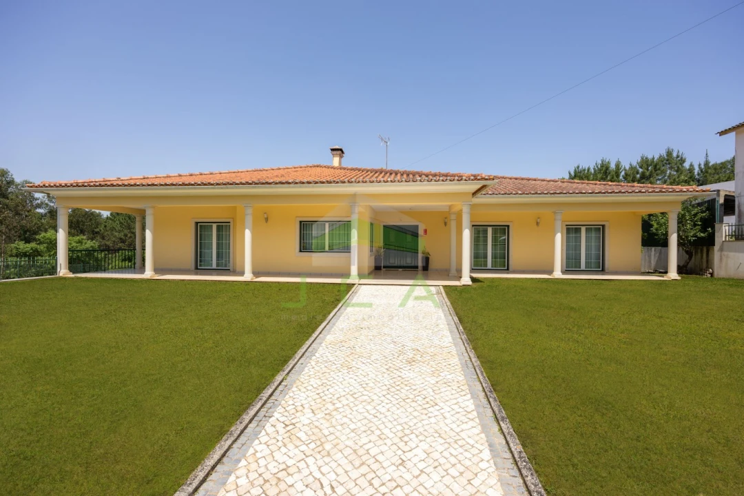 Moradia T4 para Venda em Arrabal Foto 3