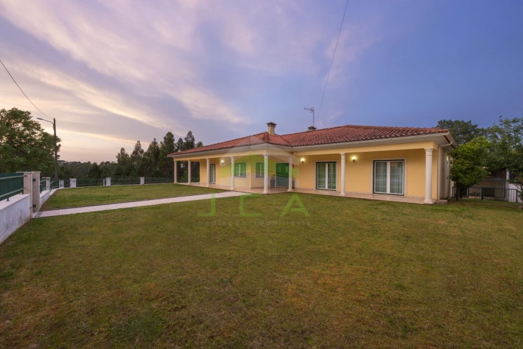 Moradia T4 para Venda em Arrabal Foto 2