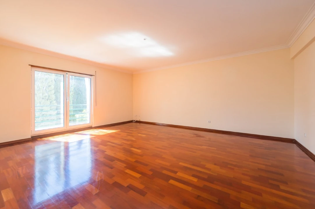 Apartamento T2 para Arrendamento em Campolide Foto 1