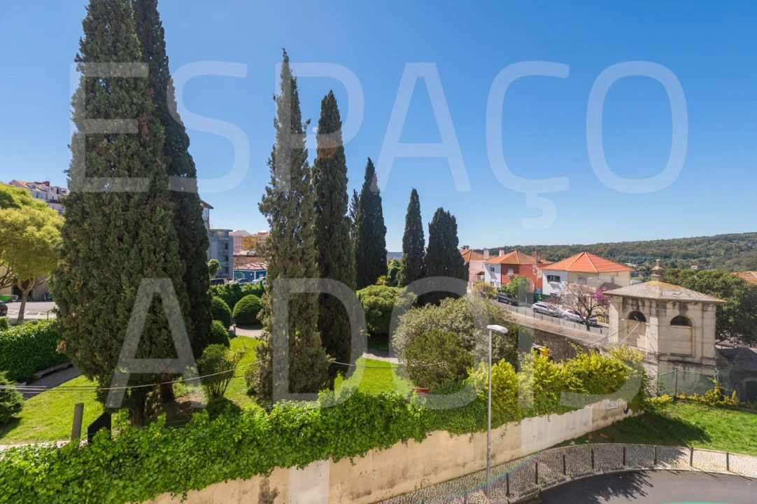 Apartamento T2 para Arrendamento em Campolide Foto 9