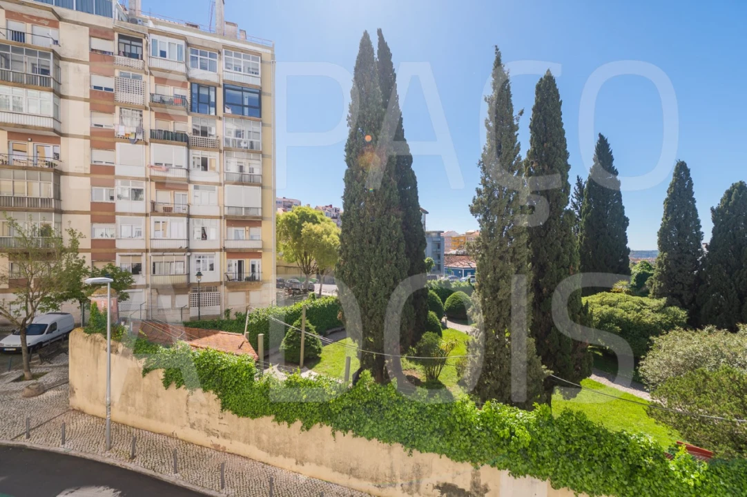 Apartamento T2 para Arrendamento em Campolide Foto 16