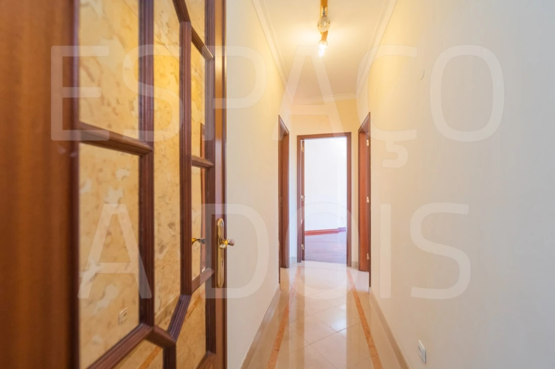 Apartamento T2 para Arrendamento em Campolide Foto 20