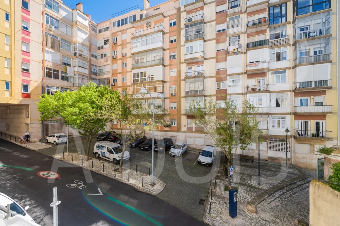 Apartamento T2 para Arrendamento em Campolide Foto 29