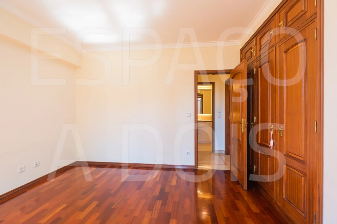 Apartamento T2 para Arrendamento em Campolide Foto 38