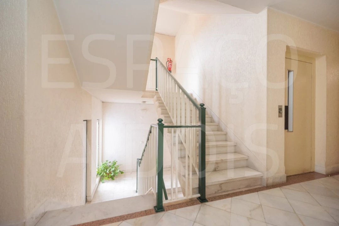 Apartamento T2 para Arrendamento em Campolide Foto 39