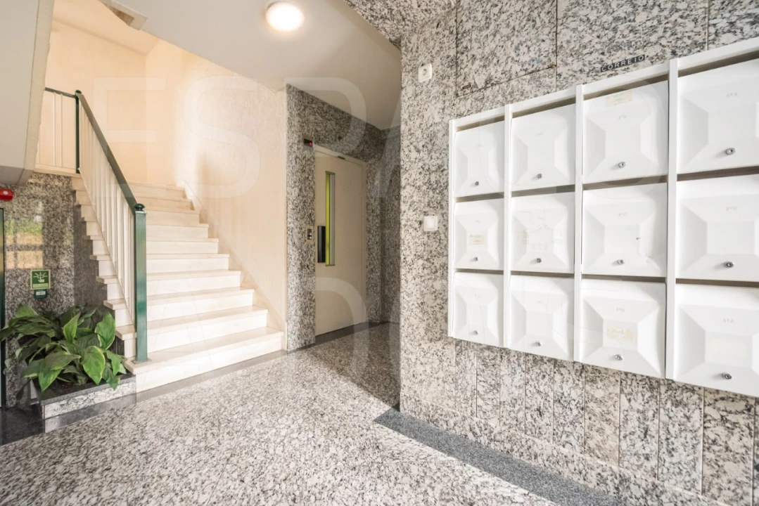 Apartamento T2 para Arrendamento em Campolide Foto 41