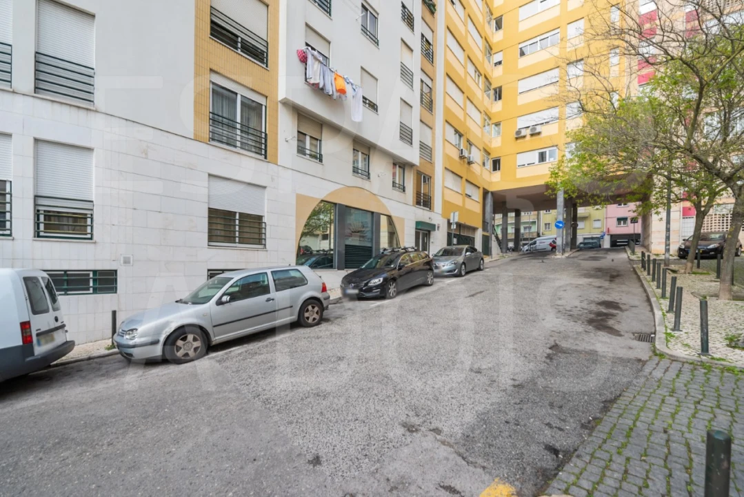Apartamento T2 para Arrendamento em Campolide Foto 45