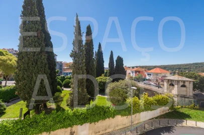 Apartamento T2 para Arrendamento em Campolide