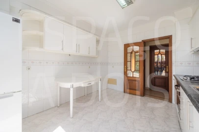 Apartamento T2 para Arrendamento em Campolide