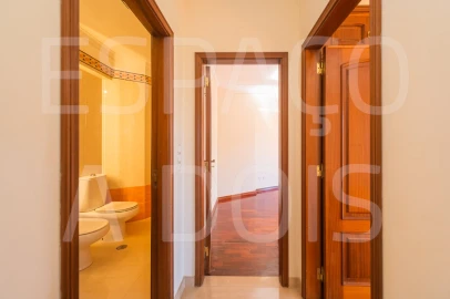 Apartamento T2 para Arrendamento em Campolide