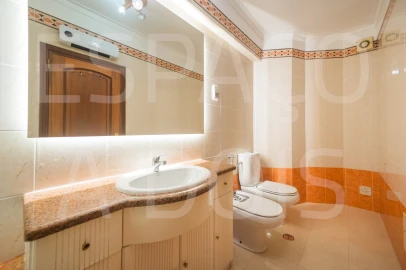 Apartamento T2 para Arrendamento em Campolide