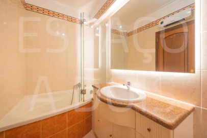 Apartamento T2 para Arrendamento em Campolide