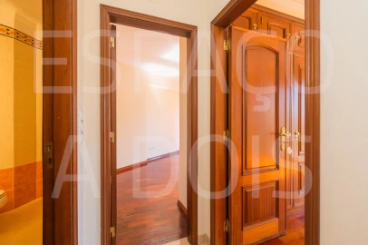 Apartamento T2 para Arrendamento em Campolide