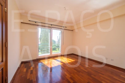 Apartamento T2 para Arrendamento em Campolide