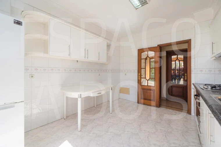 Apartamento T2 para Arrendamento em Campolide Foto 18