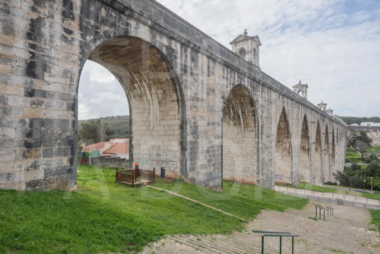 Apartamento T2 para Arrendamento em Campolide Foto 47