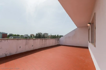 Apartamento T1 para Arrendamento em Lumiar