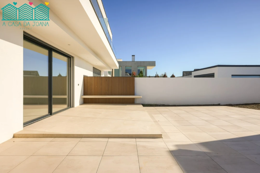 Moradia T4 para Venda em Aradas Foto 4