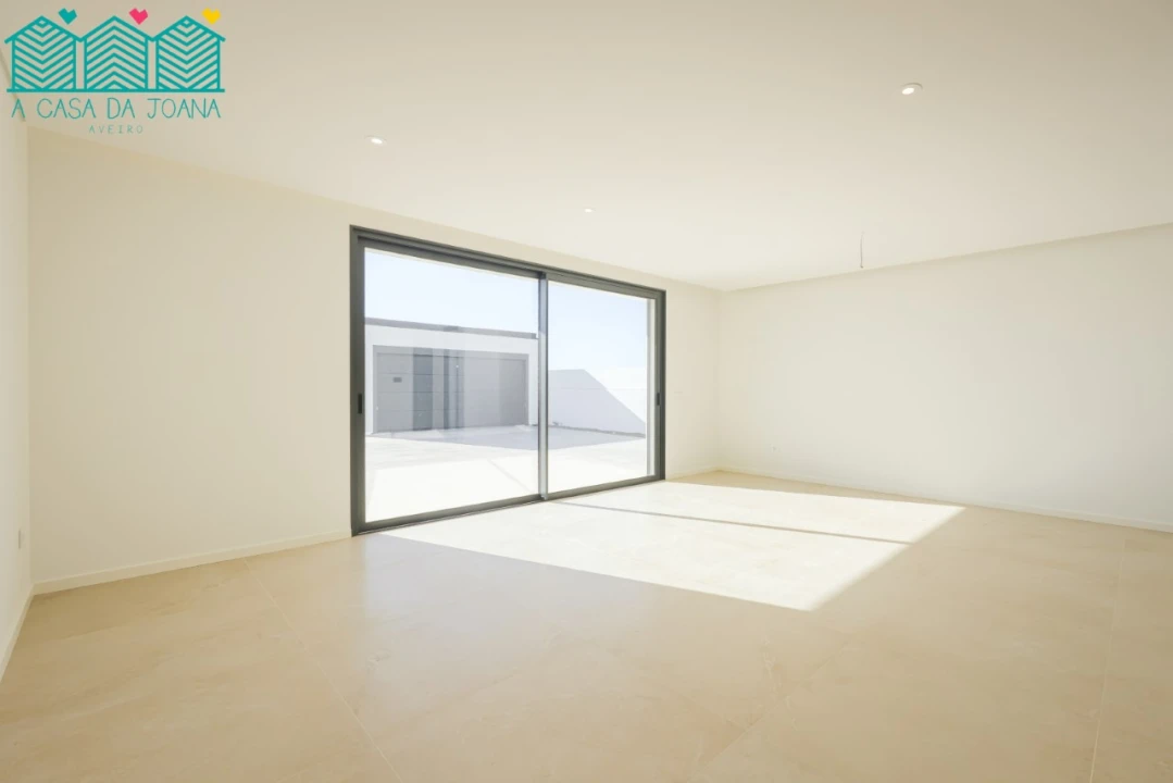 Moradia T4 para Venda em Aradas Foto 8