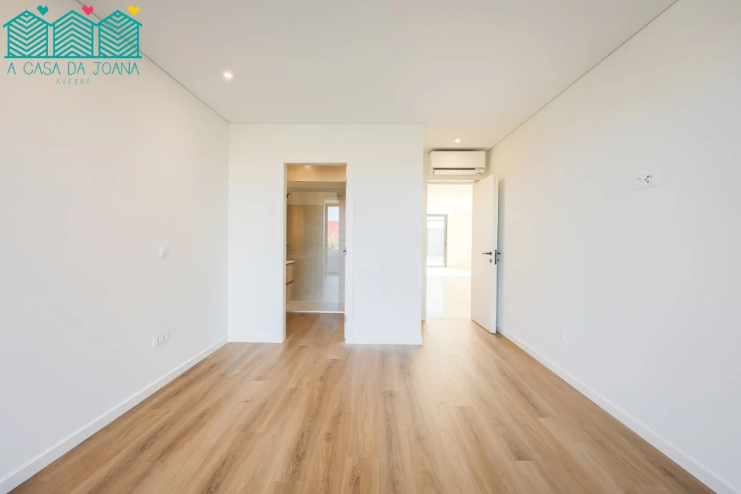 Moradia T4 para Venda em Aradas Foto 24