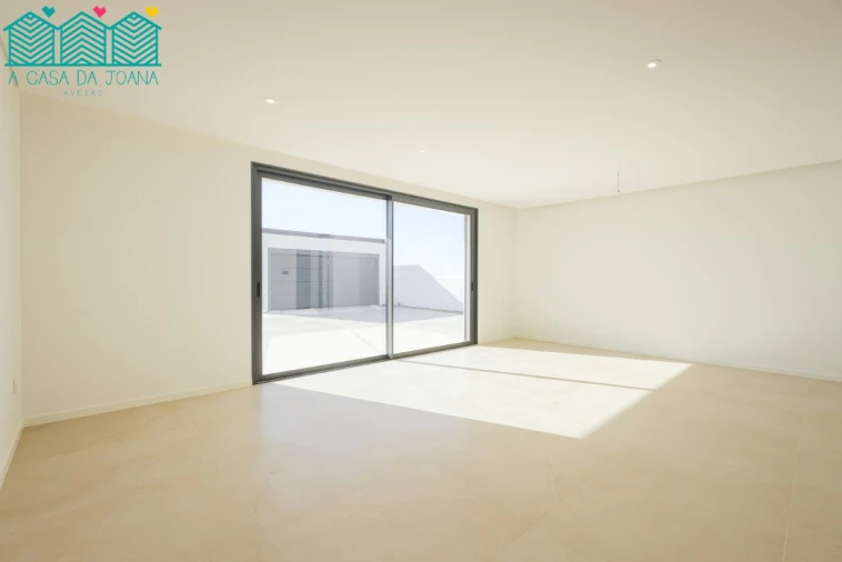 Moradia T4 para Venda em Aradas Foto 8