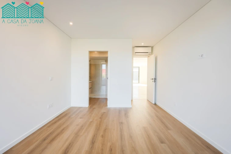 Moradia T4 para Venda em Aradas Foto 24