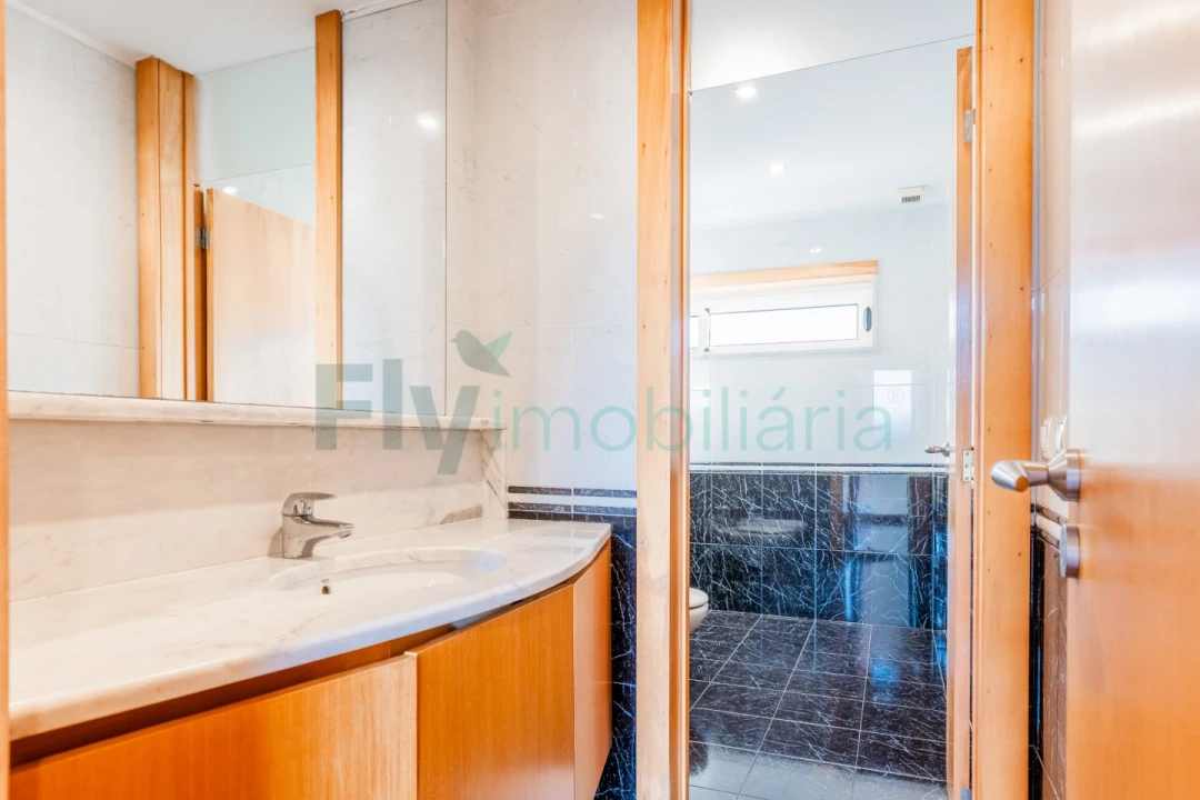 Moradia T3 para Venda em Fermentões Foto 32