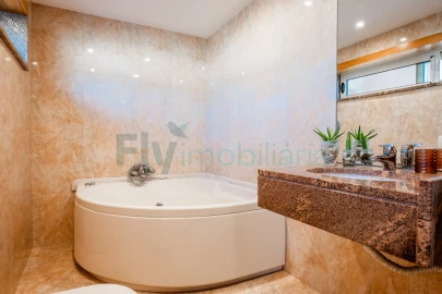 Moradia T3 para Venda em Fermentões