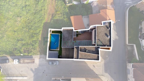 Moradia T3 para Venda em Fermentões