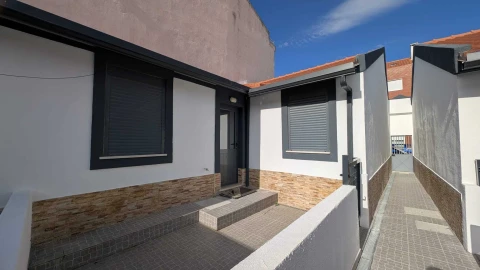 Moradia T3 para Venda em Baixa da Banheira e Vale da Amoreira