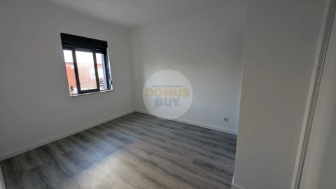 Moradia T3 para Venda em Baixa da Banheira e Vale da Amoreira