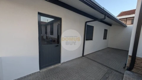 Moradia T2 para Venda em Baixa da Banheira e Vale da Amoreira