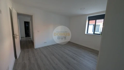 Moradia T2 para Venda em Baixa da Banheira e Vale da Amoreira