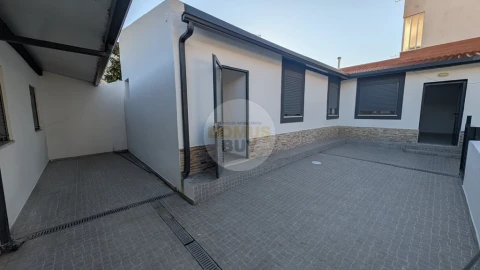 Moradia T2 para Venda em Baixa da Banheira e Vale da Amoreira