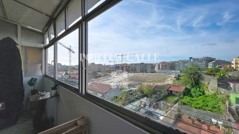 Apartamento T4 para Venda em Paranhos