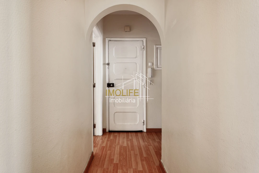 Apartamento T2 para Venda em Alvalade Foto 8