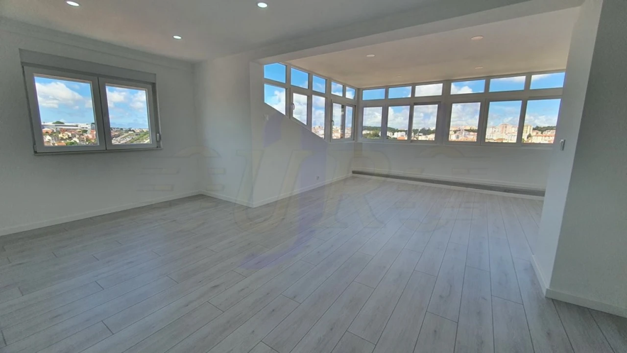 Apartamento T3 para Venda em Agualva e Mira-Sintra Foto 9