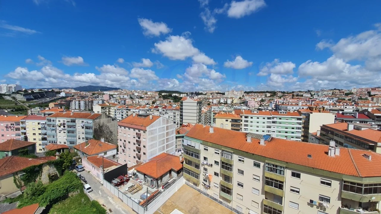 Apartamento T3 para Venda em Agualva e Mira-Sintra Foto 11