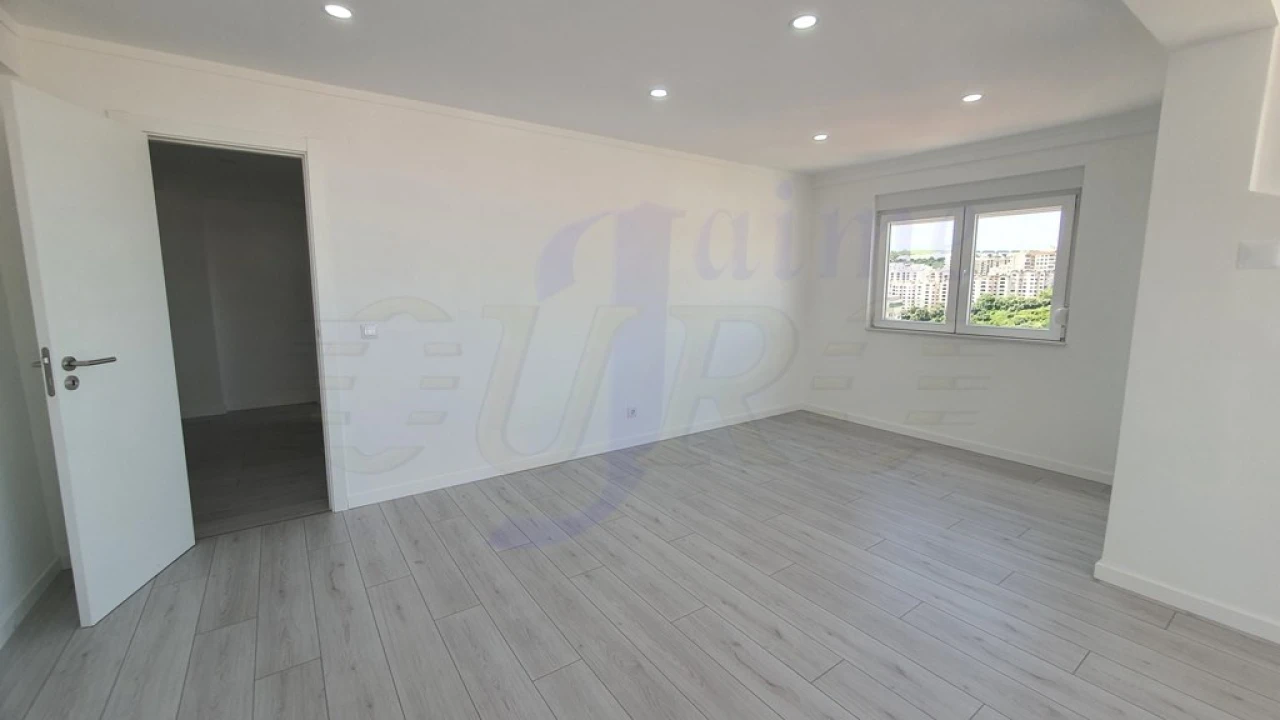 Apartamento T3 para Venda em Agualva e Mira-Sintra Foto 12