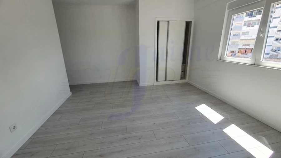 Apartamento T3 para Venda em Agualva e Mira-Sintra Foto 18